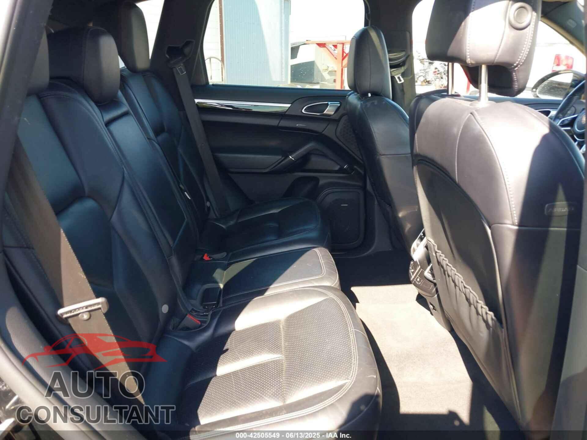 PORSCHE CAYENNE 2016 - WP1AA2A27GLA01974