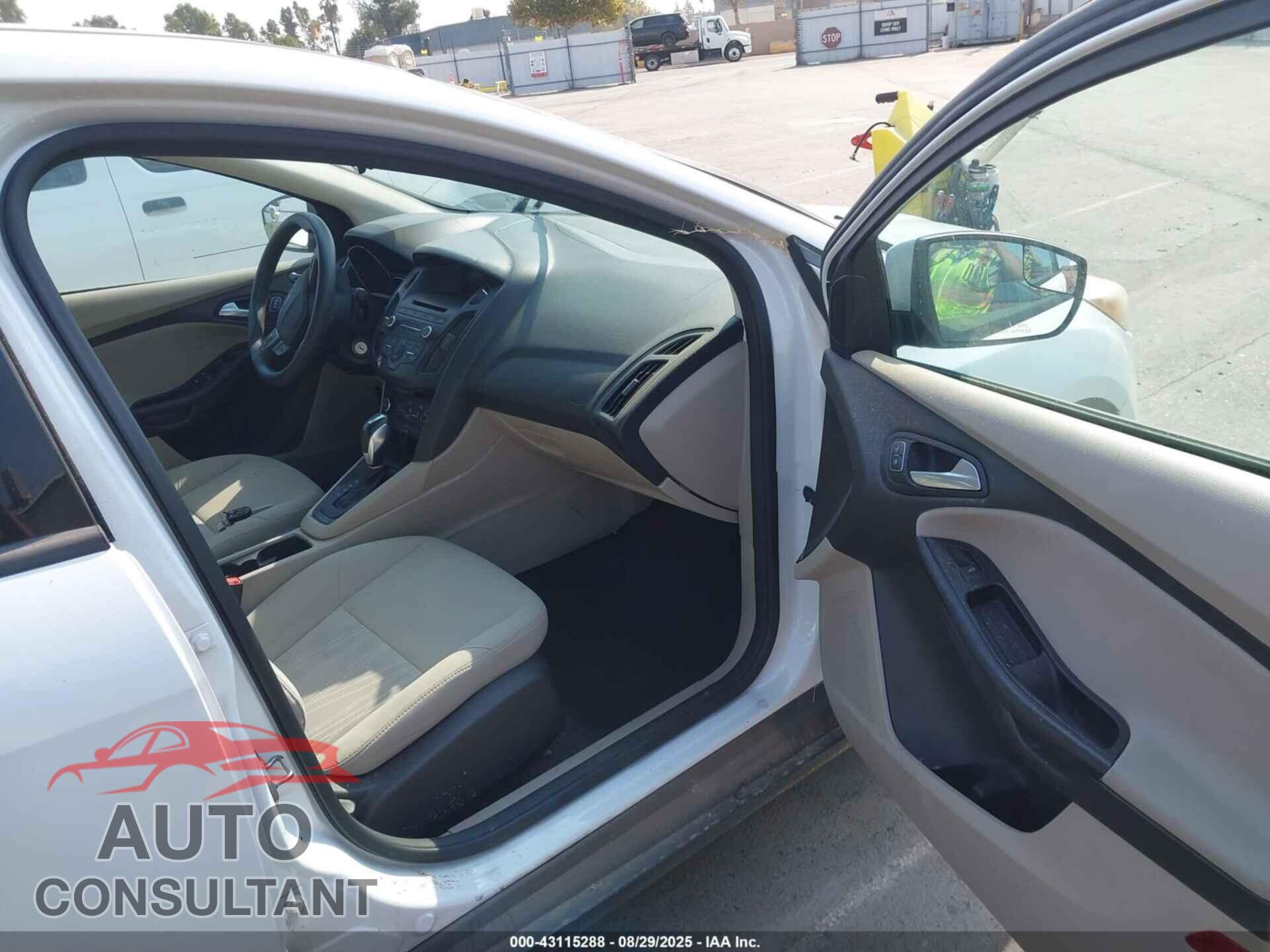 FORD FOCUS 2016 - 1FADP3F2XGL271301