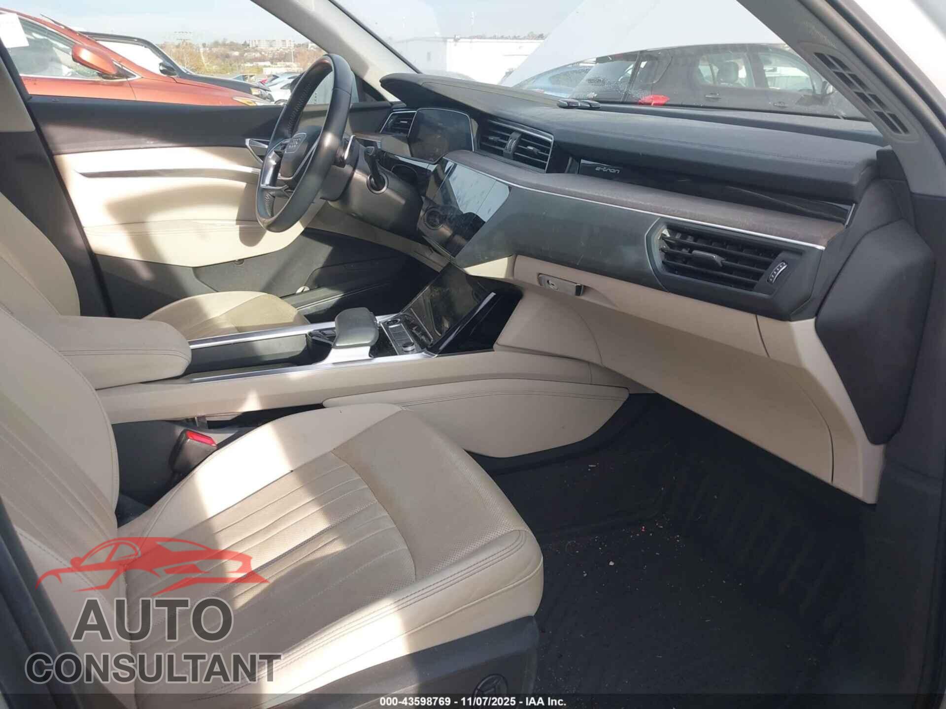 AUDI E-TRON 2021 - WA1LAAGE6MB022462