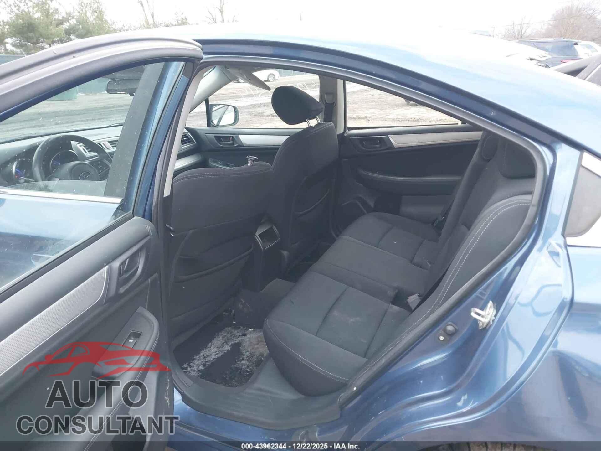 SUBARU LEGACY 2019 - 4S3BNAB65K3041663