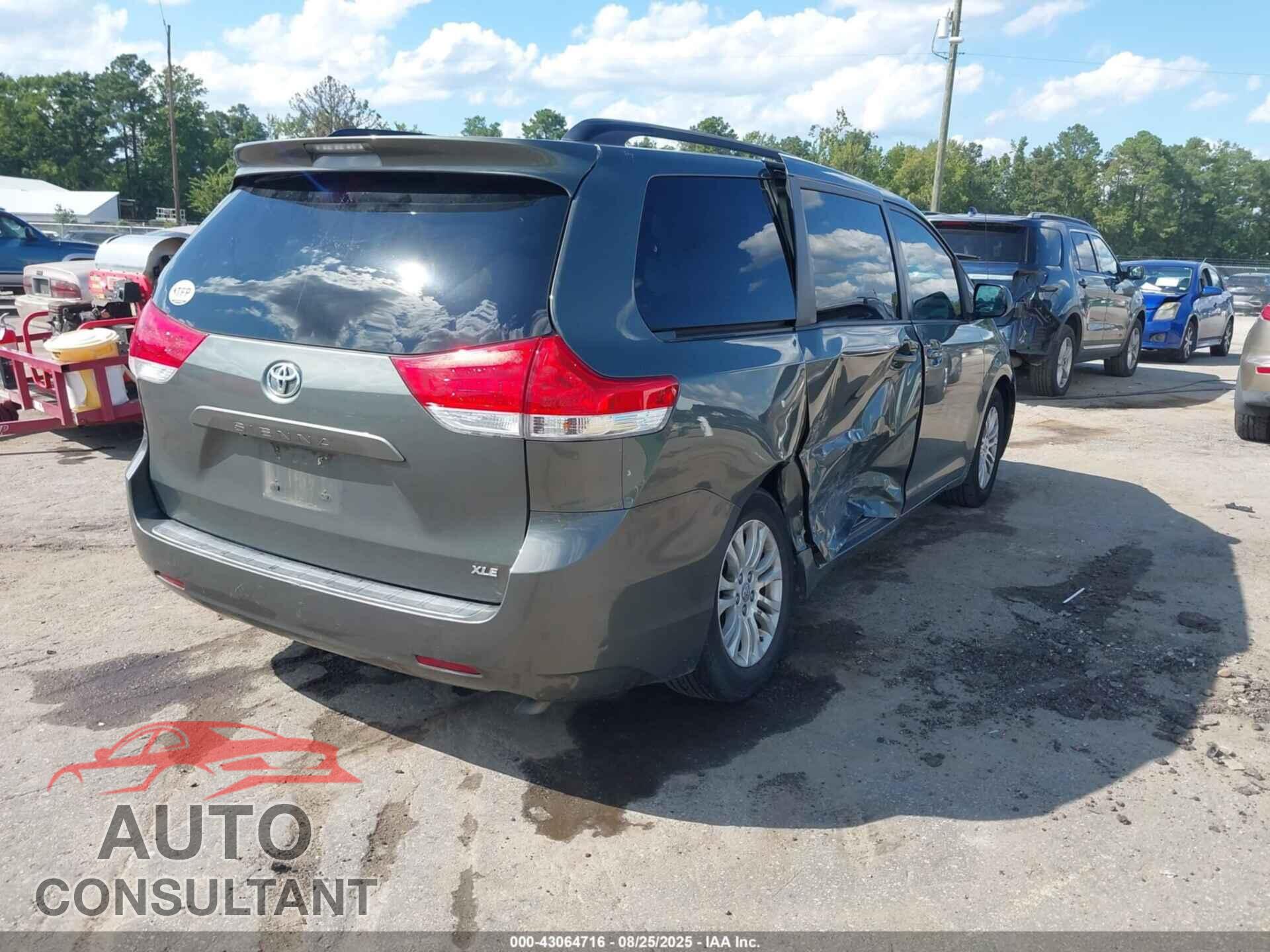 TOYOTA SIENNA 2013 - 5TDYK3DC8DS298545