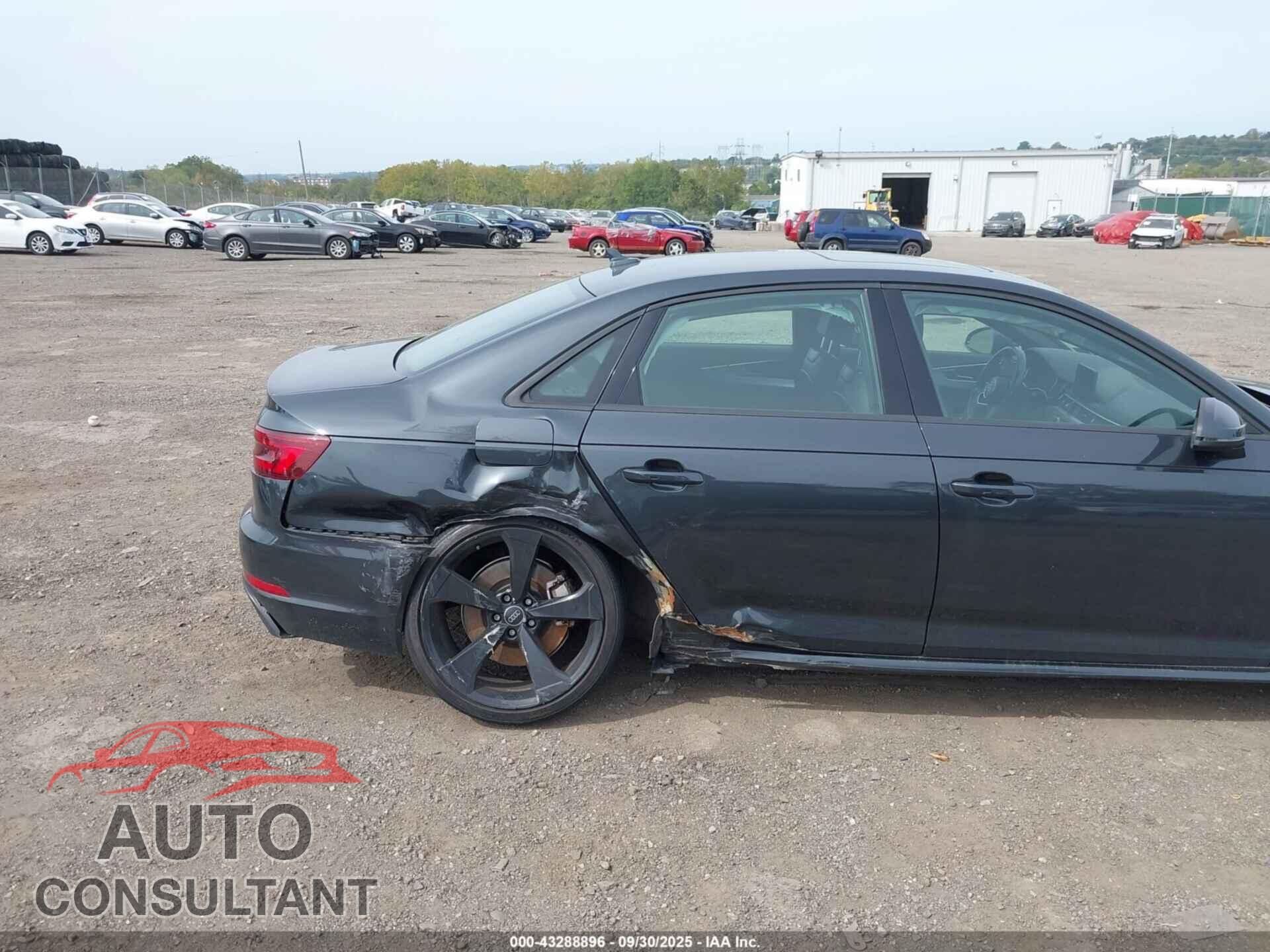 AUDI A4 2018 - WAUDNAF49JA061939