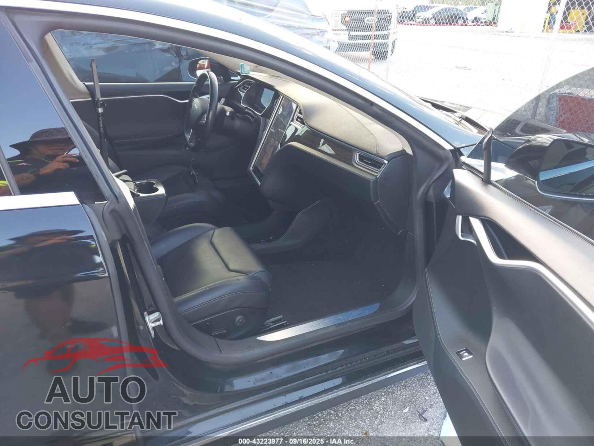 TESLA MODEL S 2014 - 5YJSA1H17EFP63795
