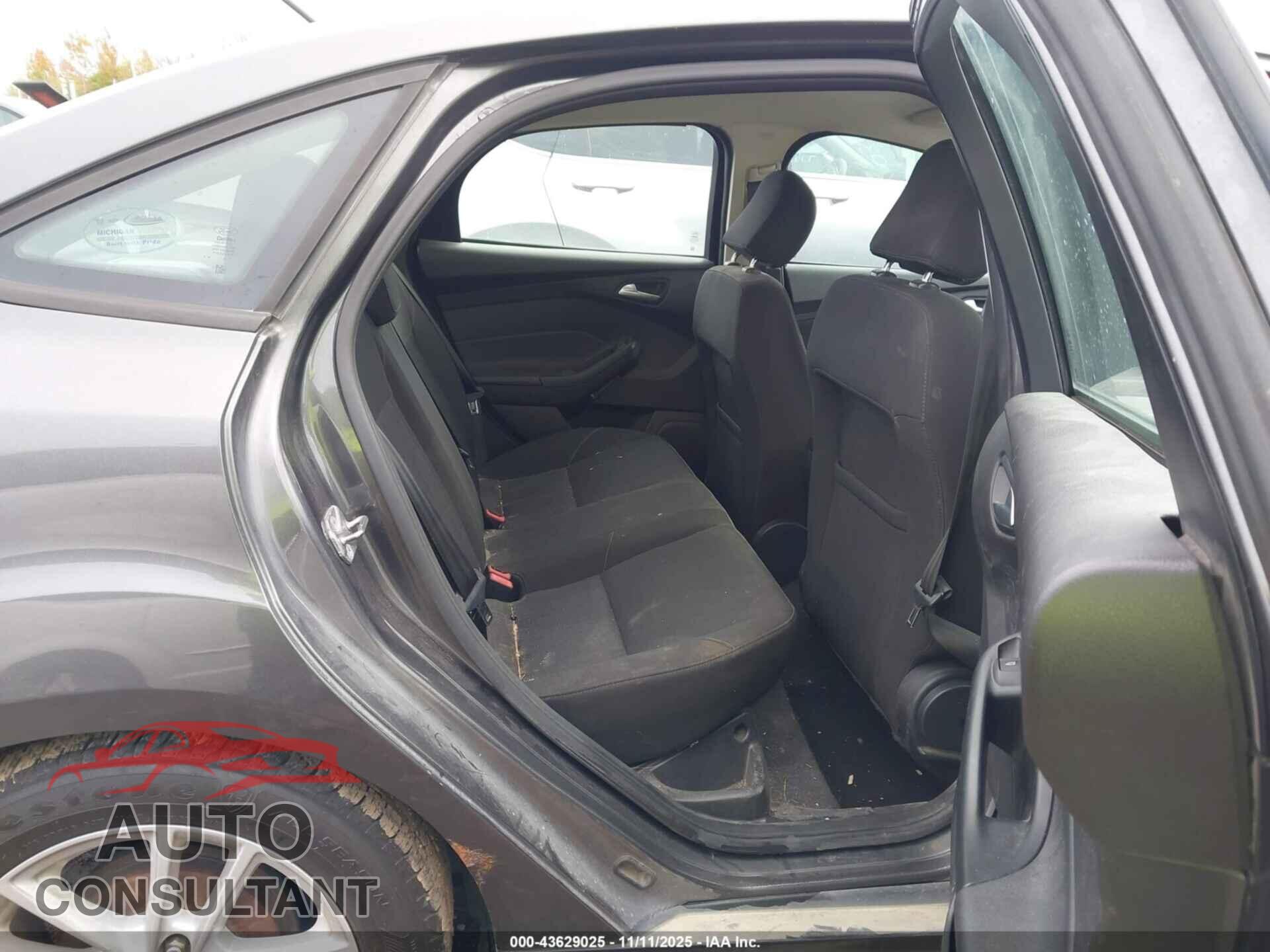 FORD FOCUS 2015 - 1FADP3F24FL209780