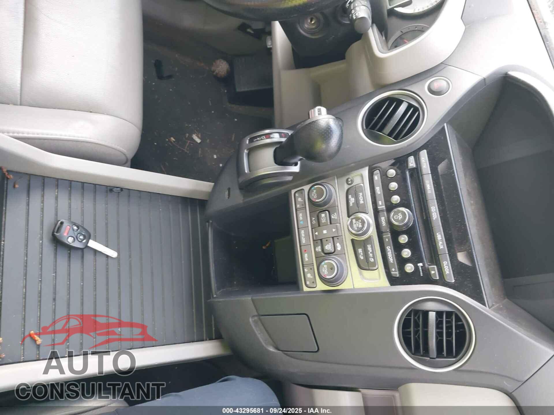 HONDA PILOT 2015 - 5FNYF3H50FB010816