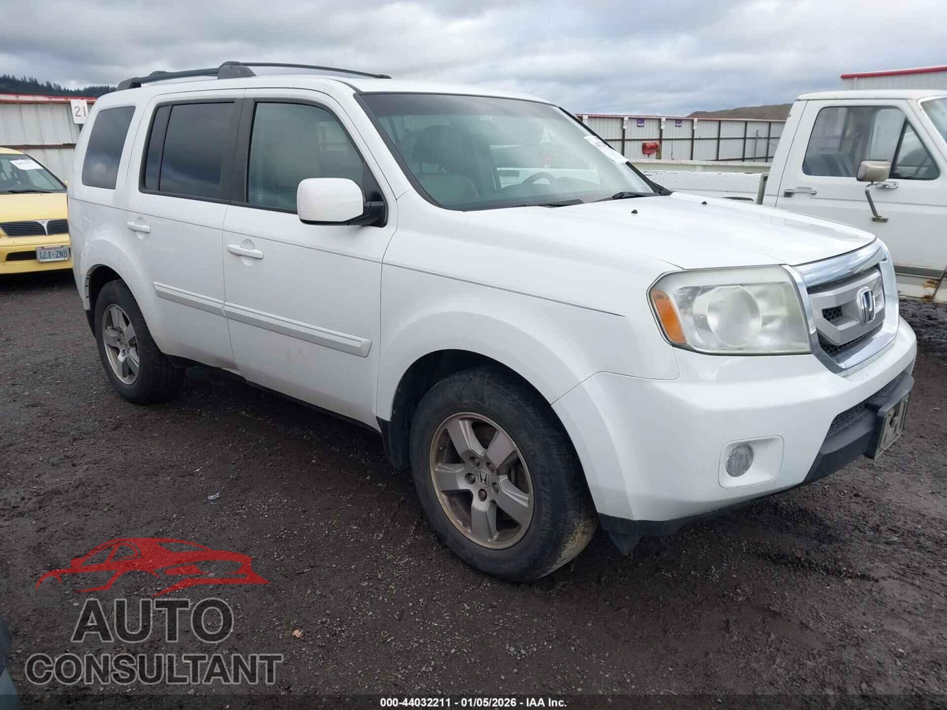 HONDA PILOT 2011 - 5FNYF4H51BB005947