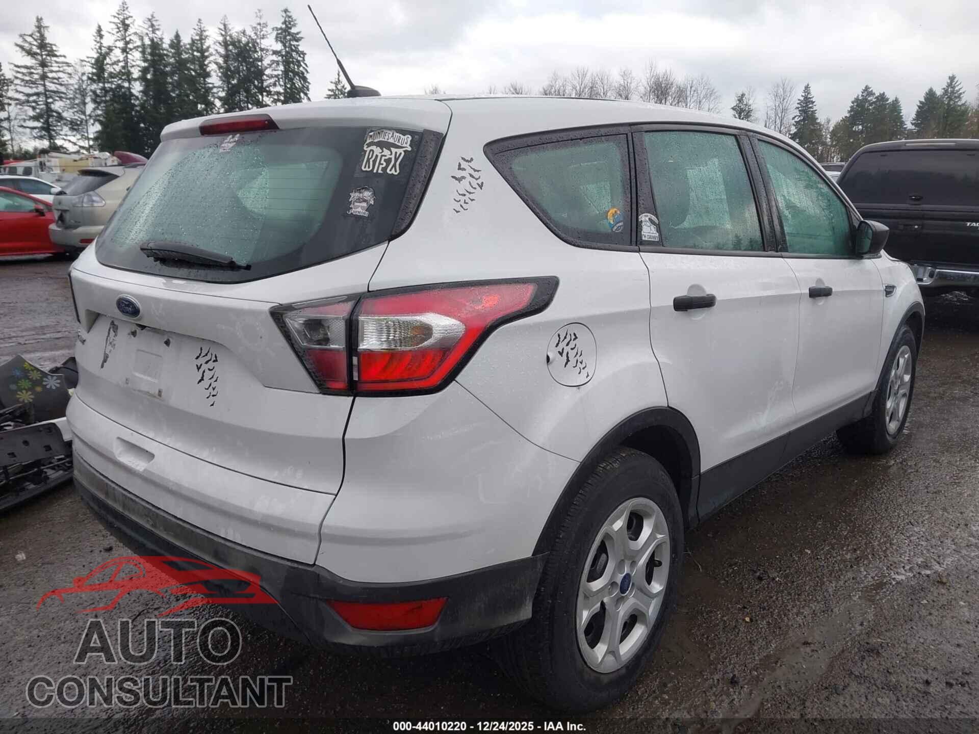 FORD ESCAPE 2017 - 1FMCU0F73HUB53672