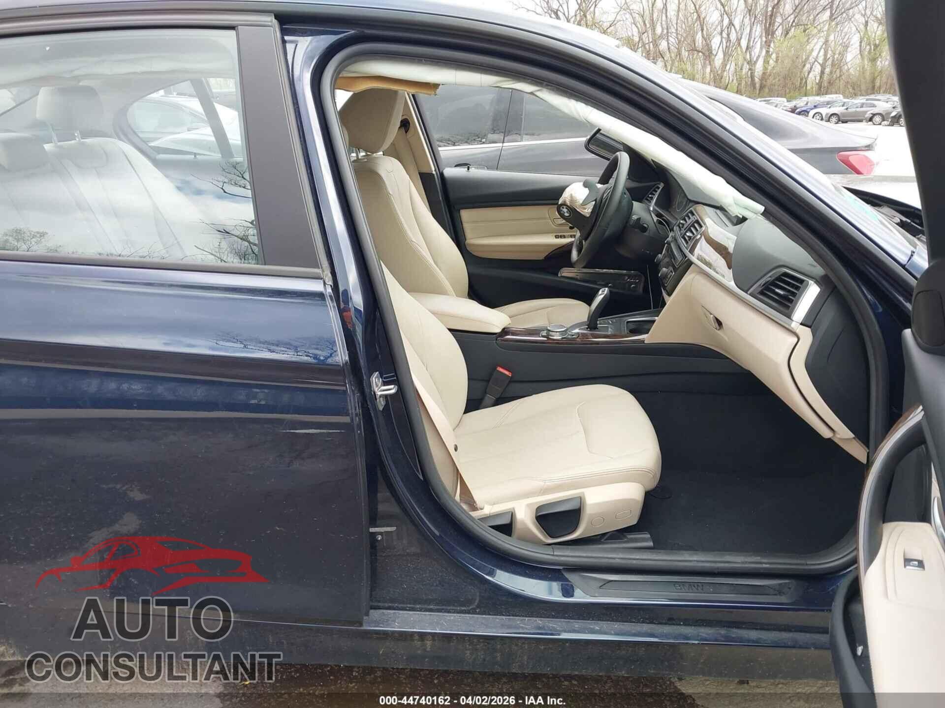 BMW 320I 2016 - WBA8E5G55GNU21547