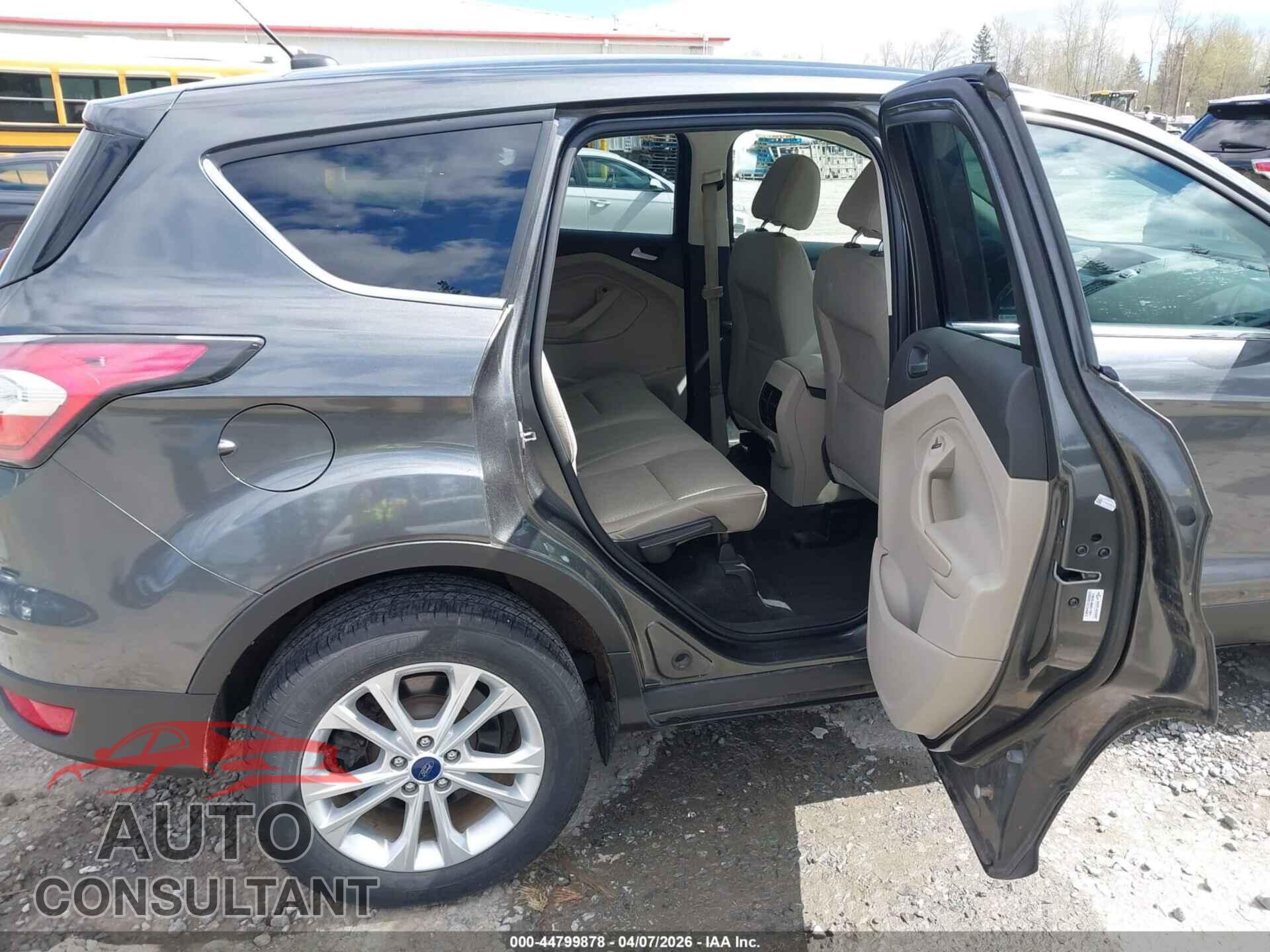 FORD ESCAPE 2017 - 1FMCU9GD6HUB03230