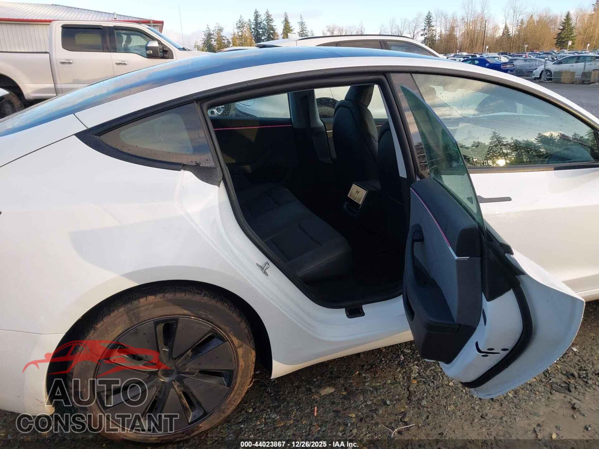 TESLA MODEL 3 2024 - 5YJ3E1EA3RF872905