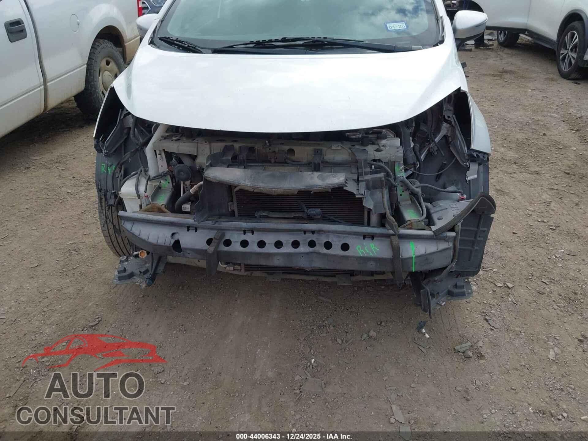 NISSAN VERSA NOTE 2015 - 3N1CE2CP3FL441011
