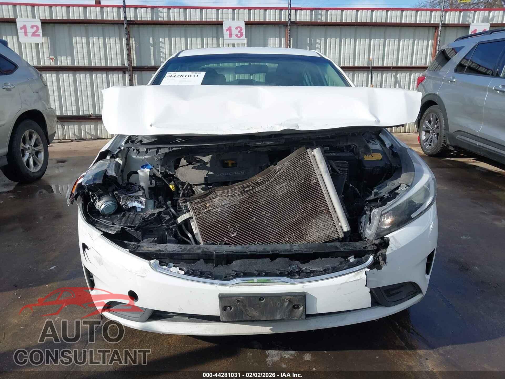 KIA FORTE 2018 - 3KPFK4A73JE242555