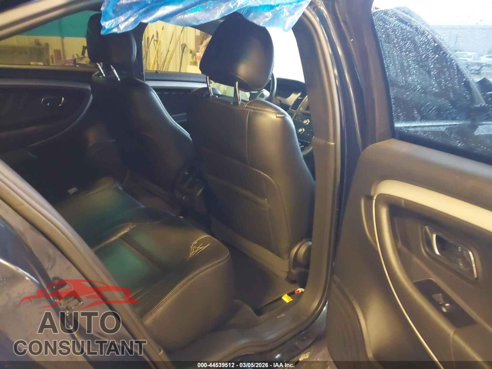 FORD TAURUS 2017 - 1FAHP2E82HG118598