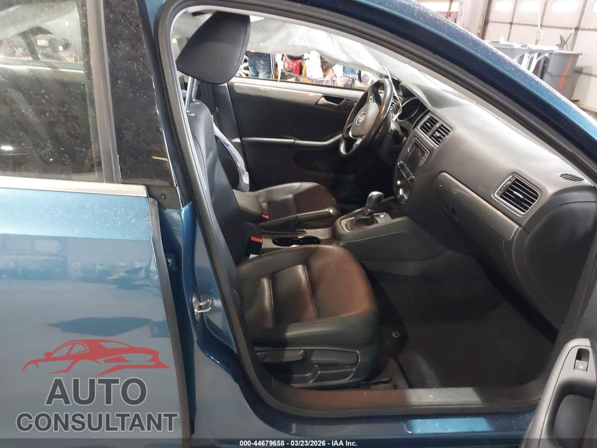 VOLKSWAGEN JETTA 2017 - 3VWDB7AJ4HM307768