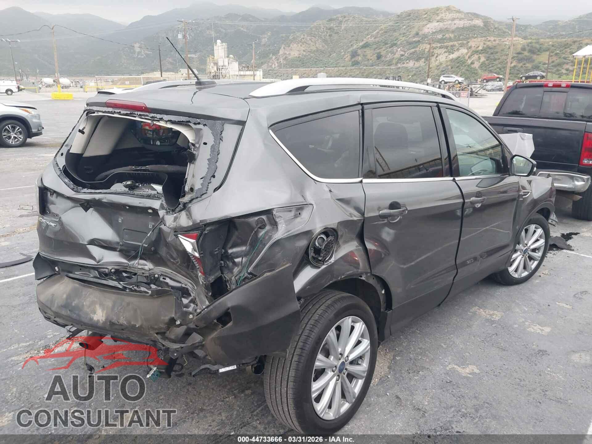 FORD ESCAPE 2017 - 1FMCU0JD2HUC26432