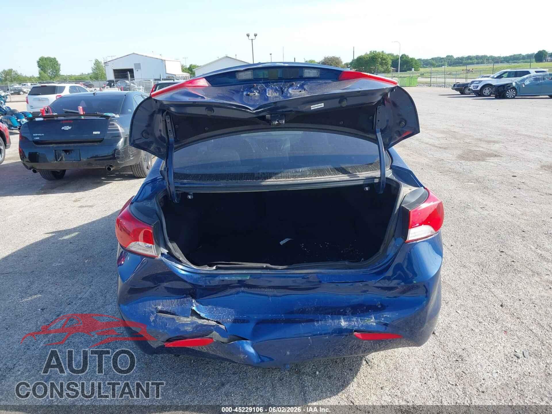 HYUNDAI ELANTRA 2013 - KMHDH4AE8DU874893