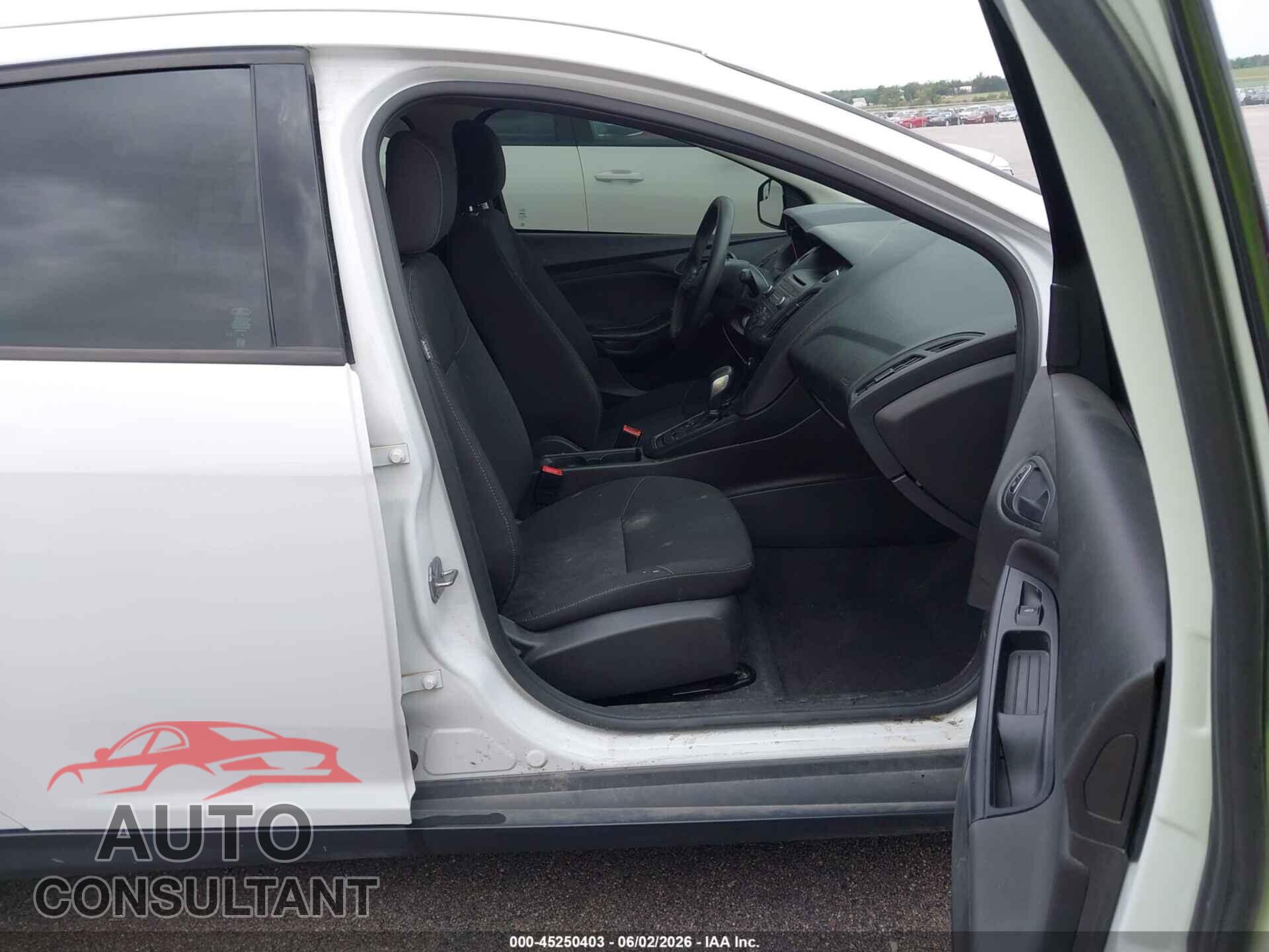 FORD FOCUS 2016 - 1FADP3E28GL392359