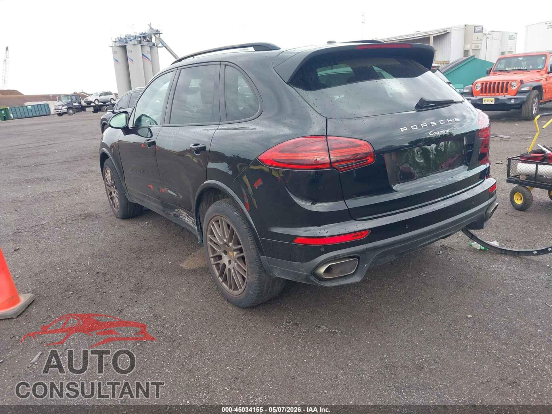 PORSCHE CAYENNE 2017 - WP1AA2A24HKA88157