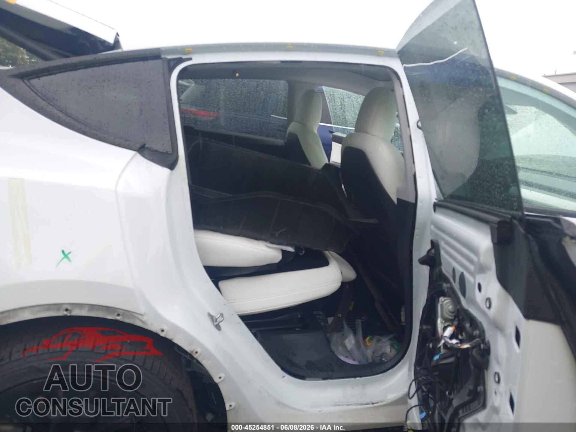 TESLA MODEL Y 2021 - 5YJYGDED9MF181396