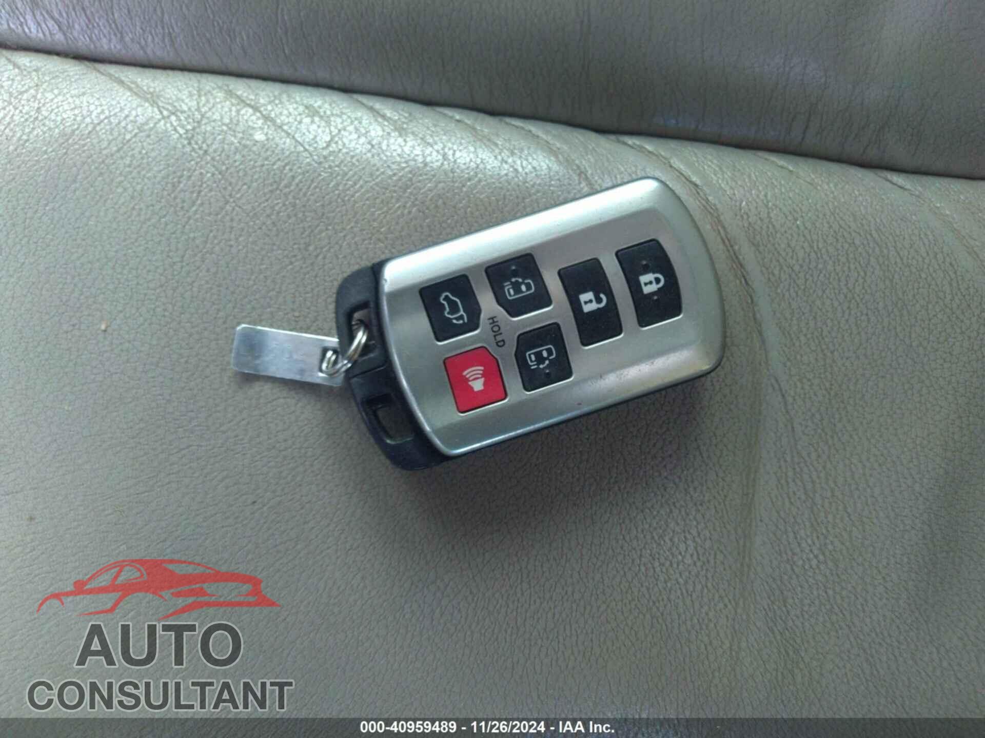 TOYOTA SIENNA 2011 - 5TDYK3DC5BS066840