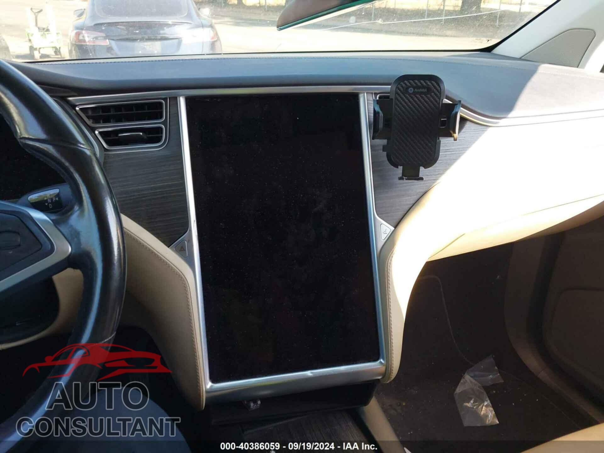 TESLA MODEL X 2016 - 5YJXCAE28GF005142