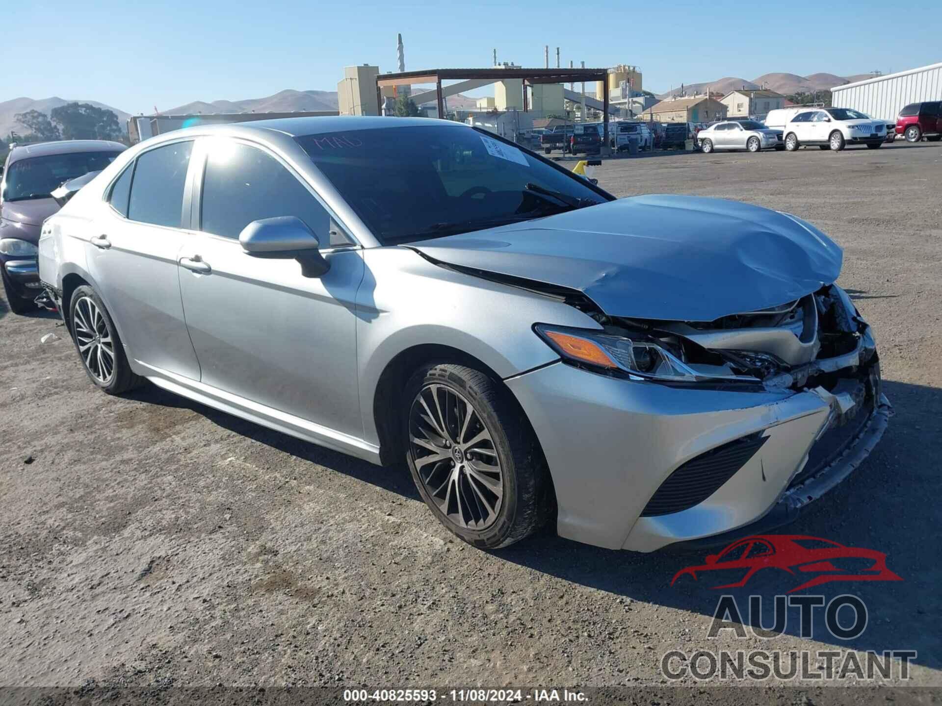 TOYOTA CAMRY 2018 - 4T1B11HK0JU586111