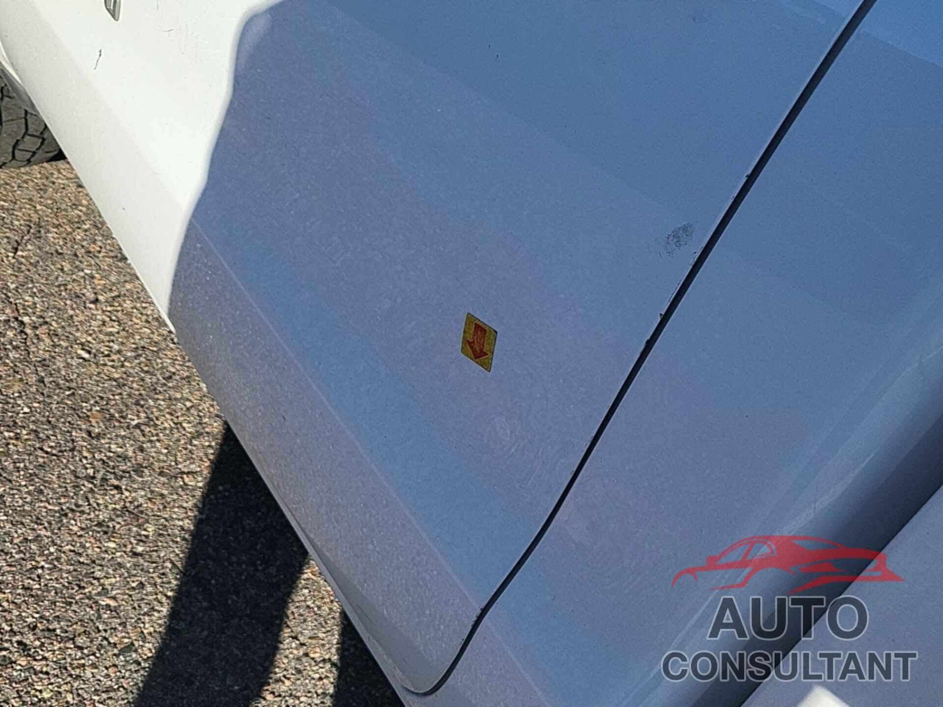 CHEVROLET SILVERADO 1500 2018 - 1GCNKNEC0JZ278782