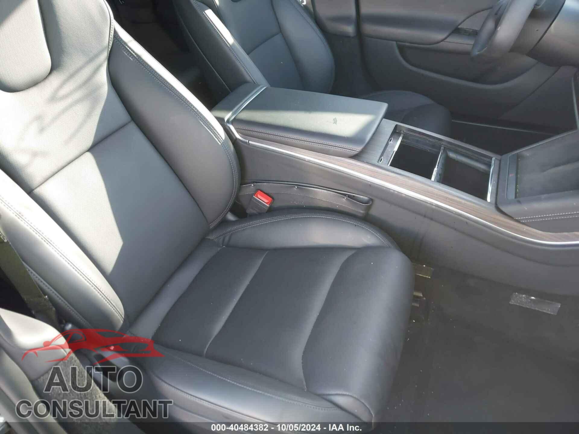 TESLA MODEL S 2022 - 5YJSA1E59NF477115