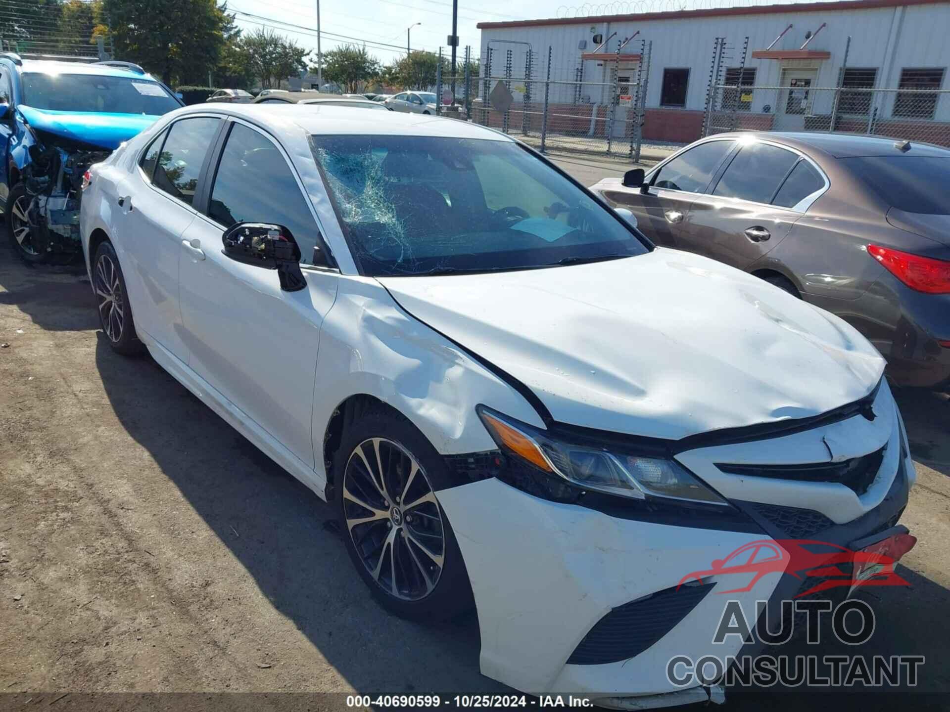 TOYOTA CAMRY 2018 - 4T1B11HK0JU063168