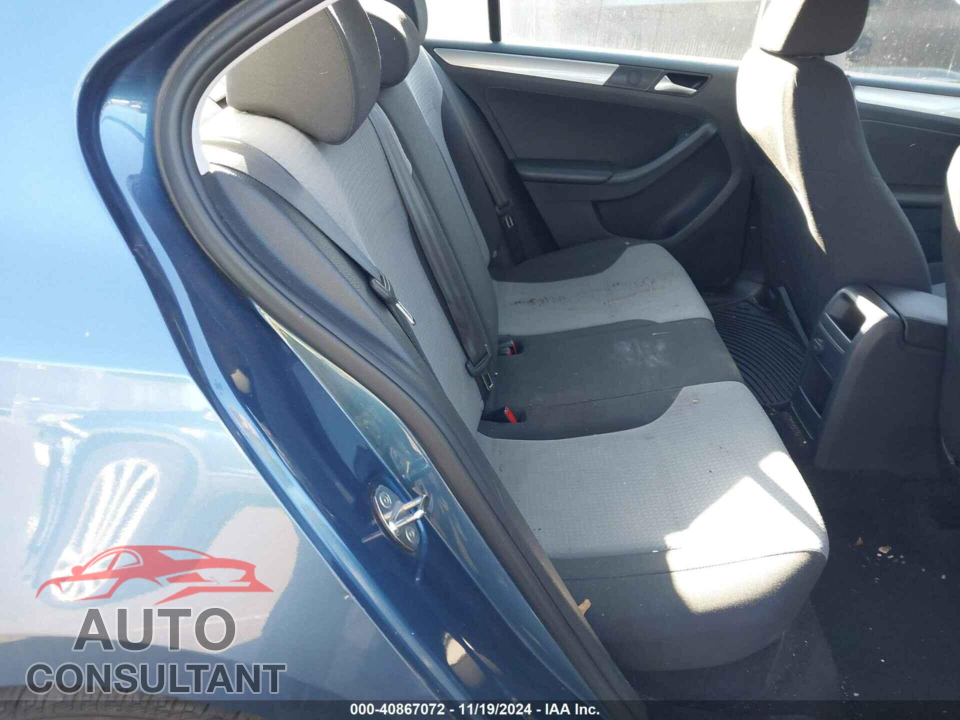 VOLKSWAGEN JETTA 2018 - 3VW2B7AJ7JM247272