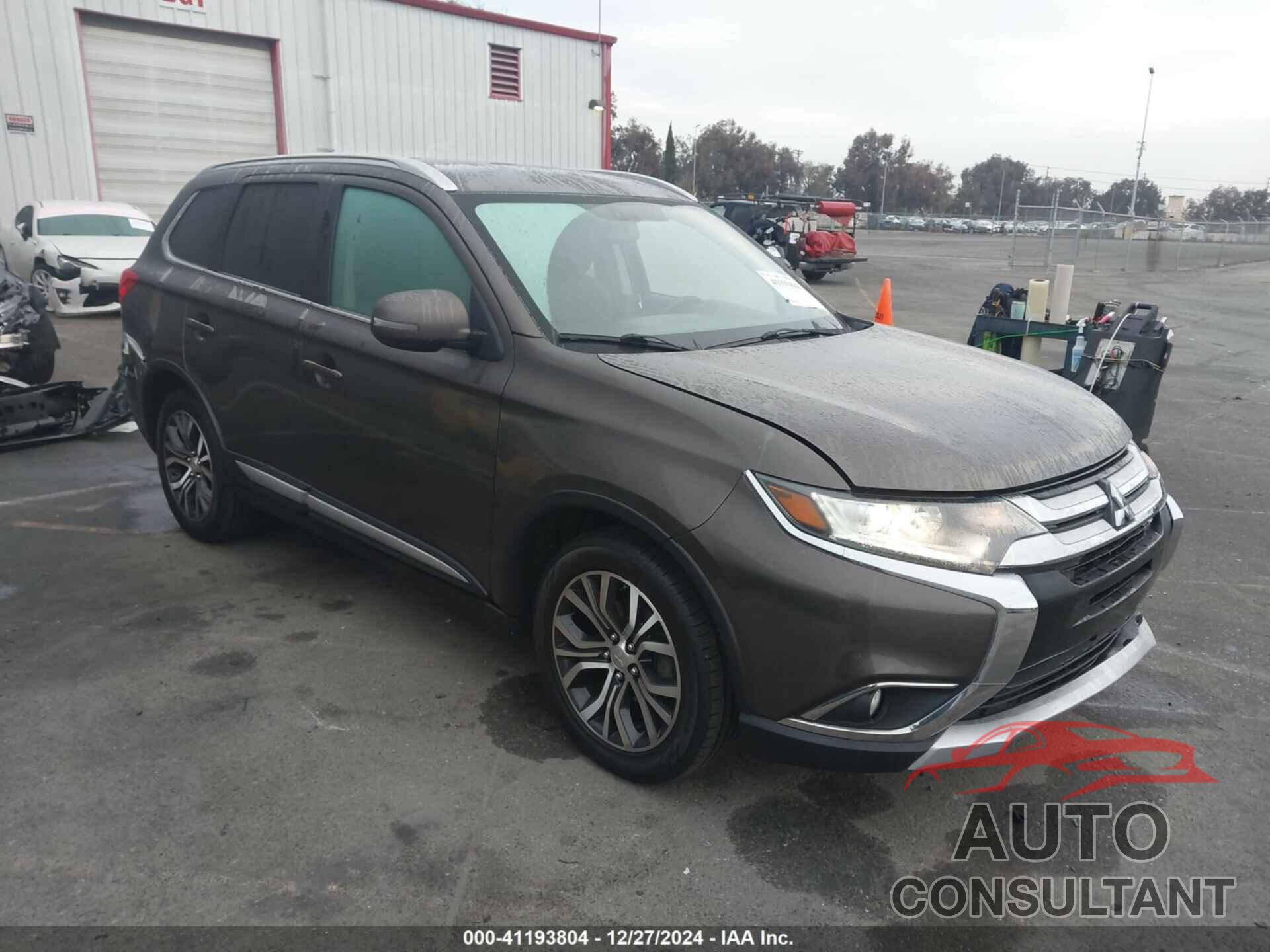 MITSUBISHI OUTLANDER 2017 - JA4AD3A32HZ029150