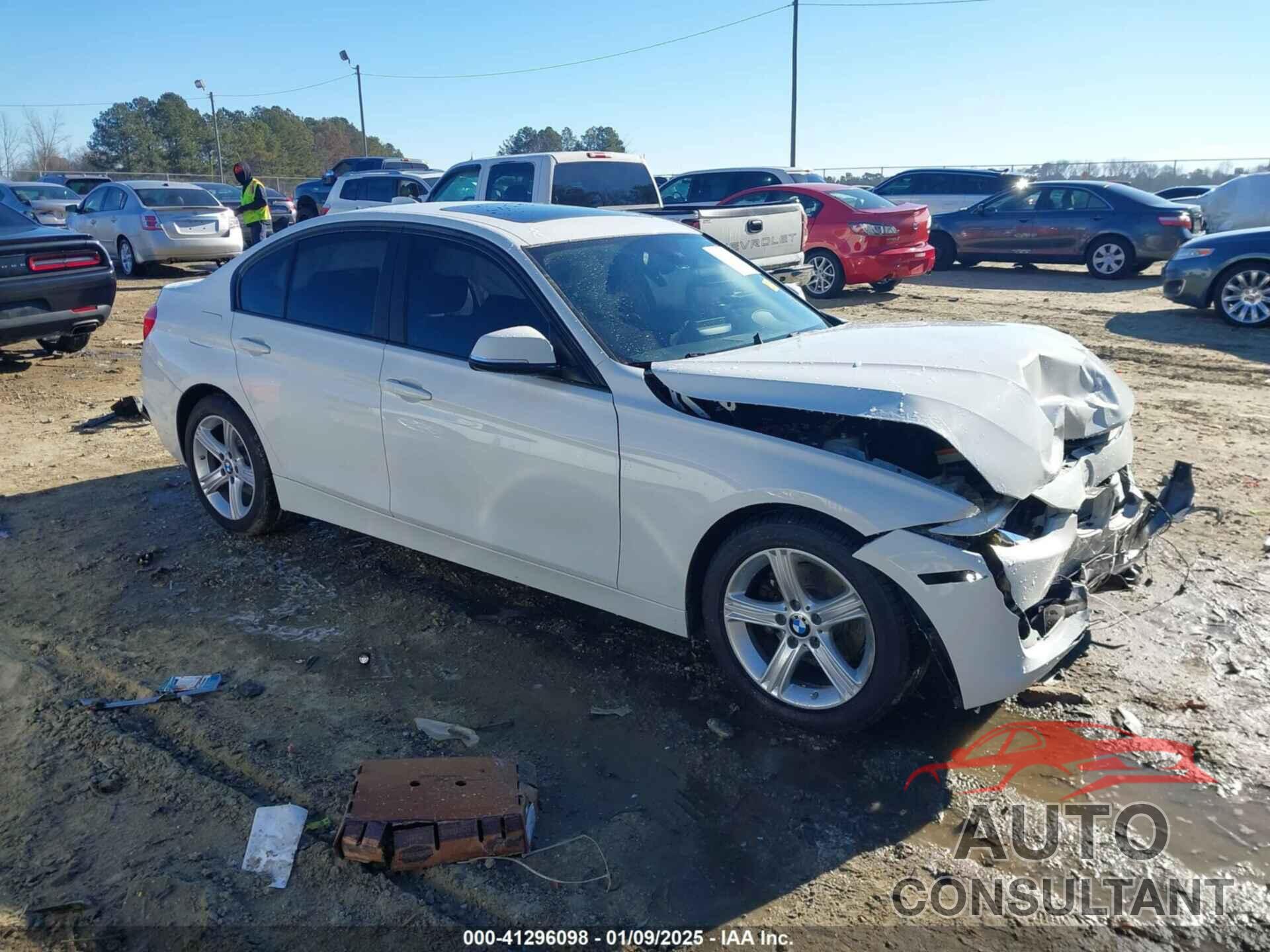 BMW 328I 2013 - WBA3C1G55DNR49447