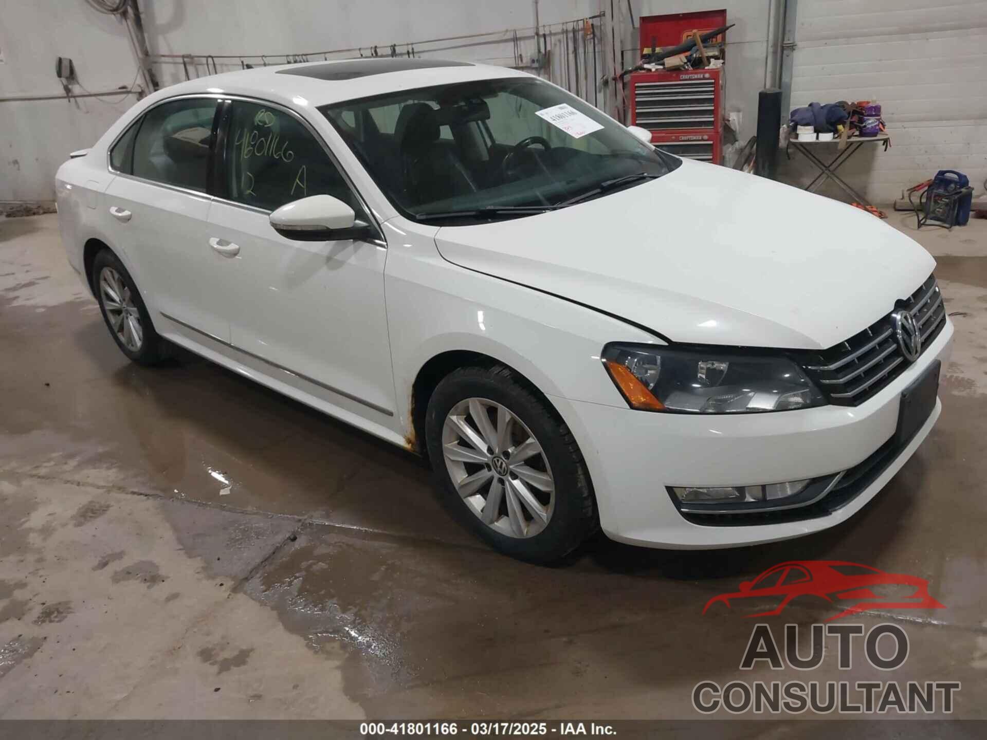 VOLKSWAGEN PASSAT 2012 - 1VWCP7A35CC104882