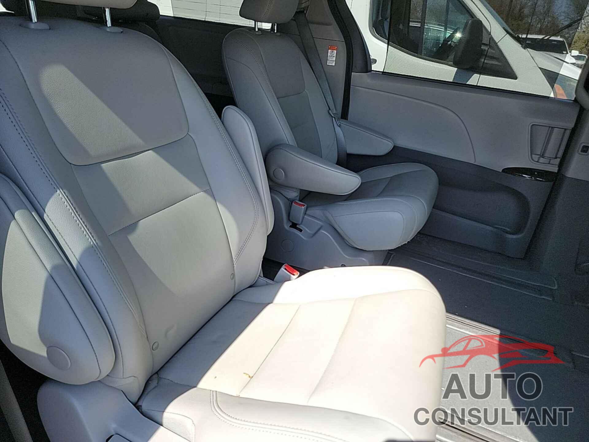 TOYOTA SIENNA 2020 - 5TDDZ3DC7LS230908