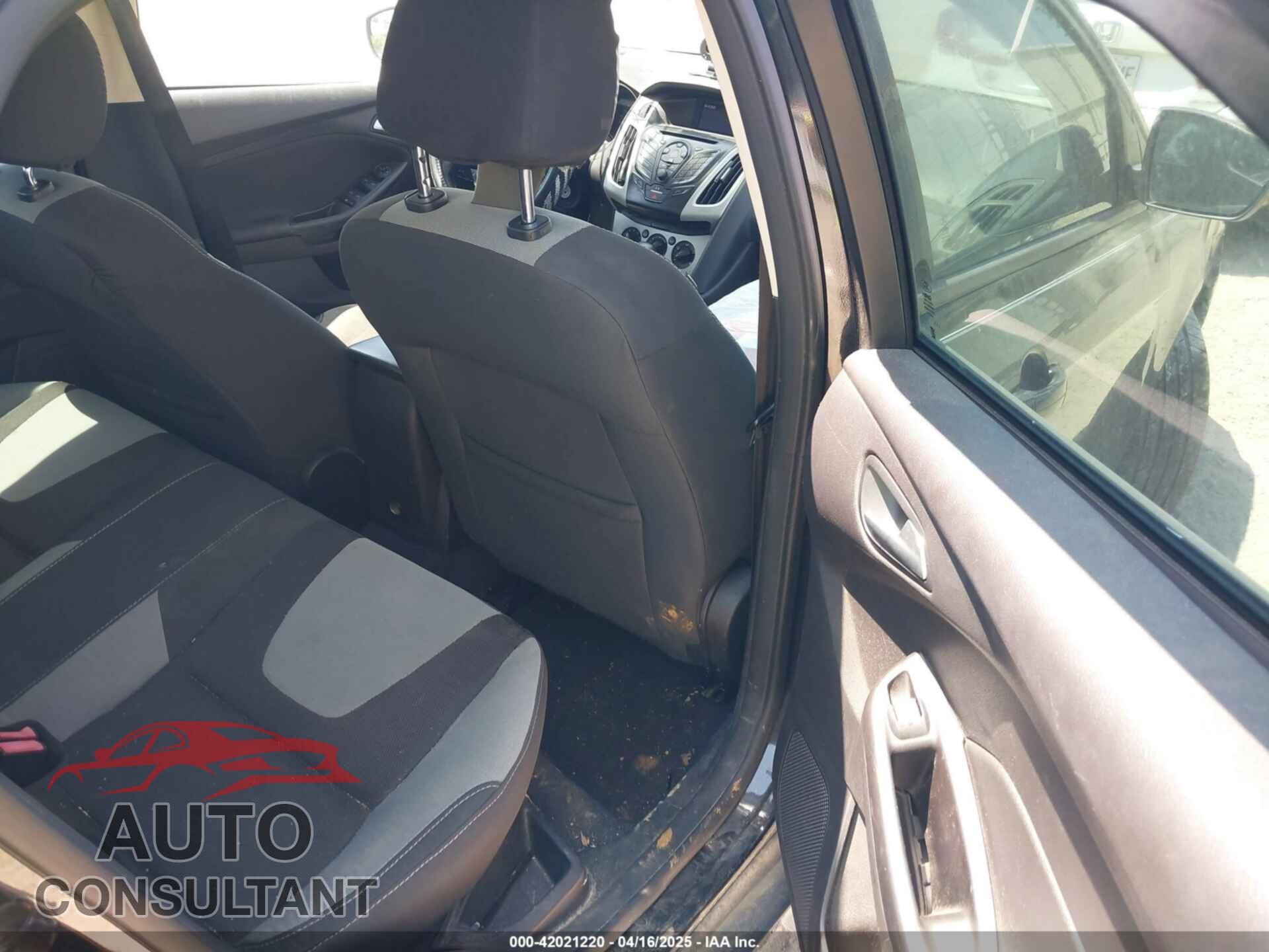 FORD FOCUS 2014 - 1FADP3F29EL417197