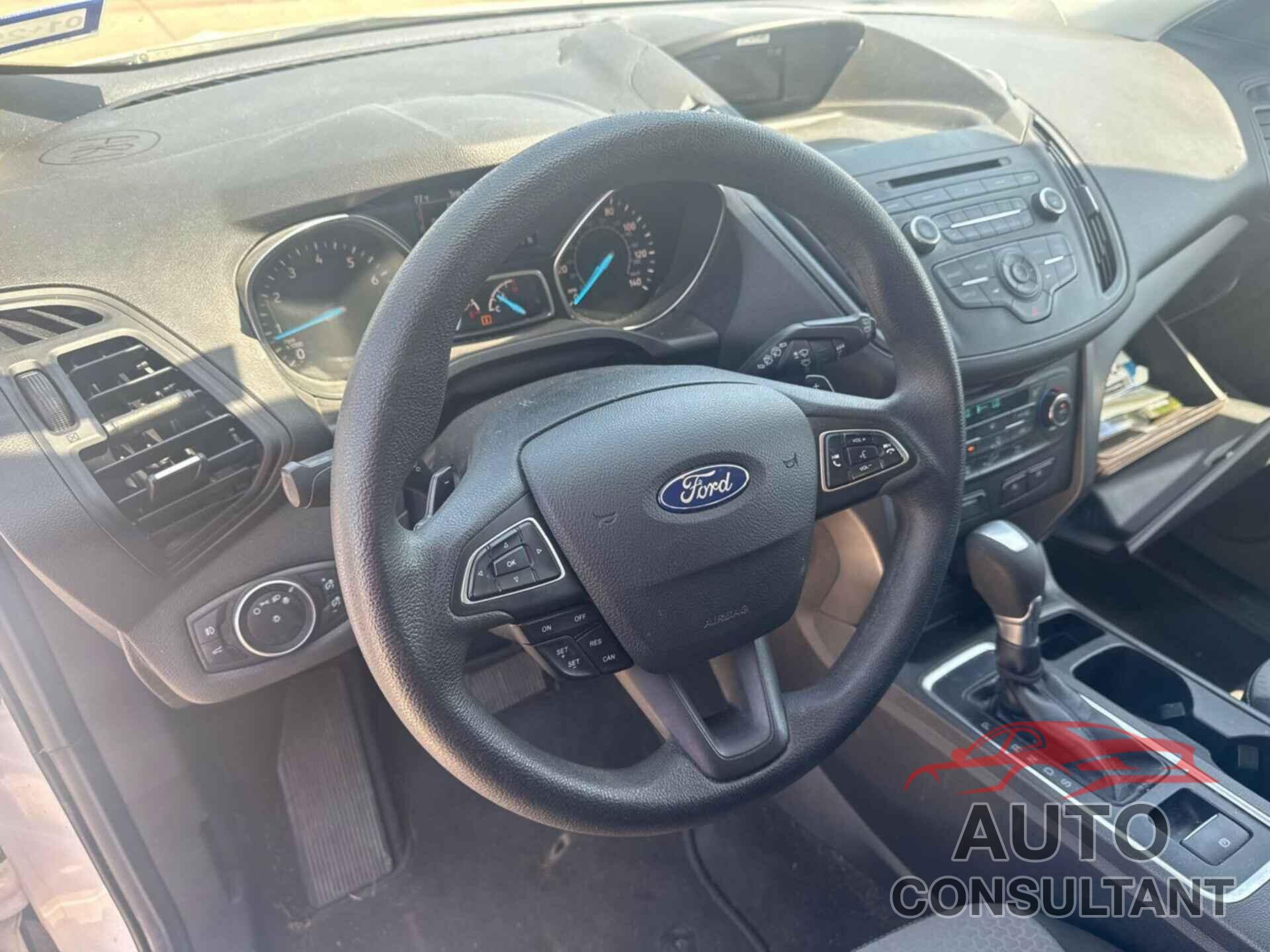 FORD ESCAPE 2017 - 1FMCU0GD0HUC04680