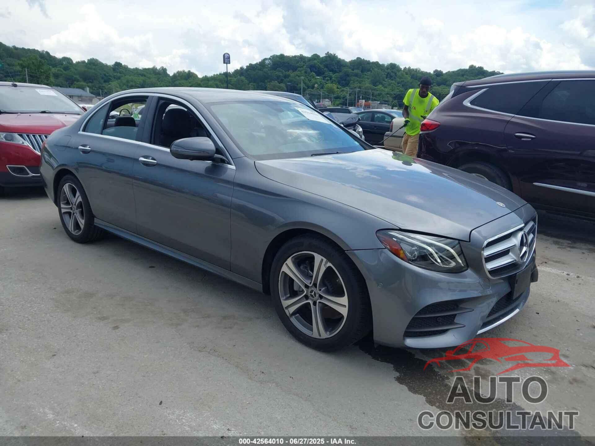 MERCEDES-BENZ E 300 2019 - WDDZF4KB0KA525297