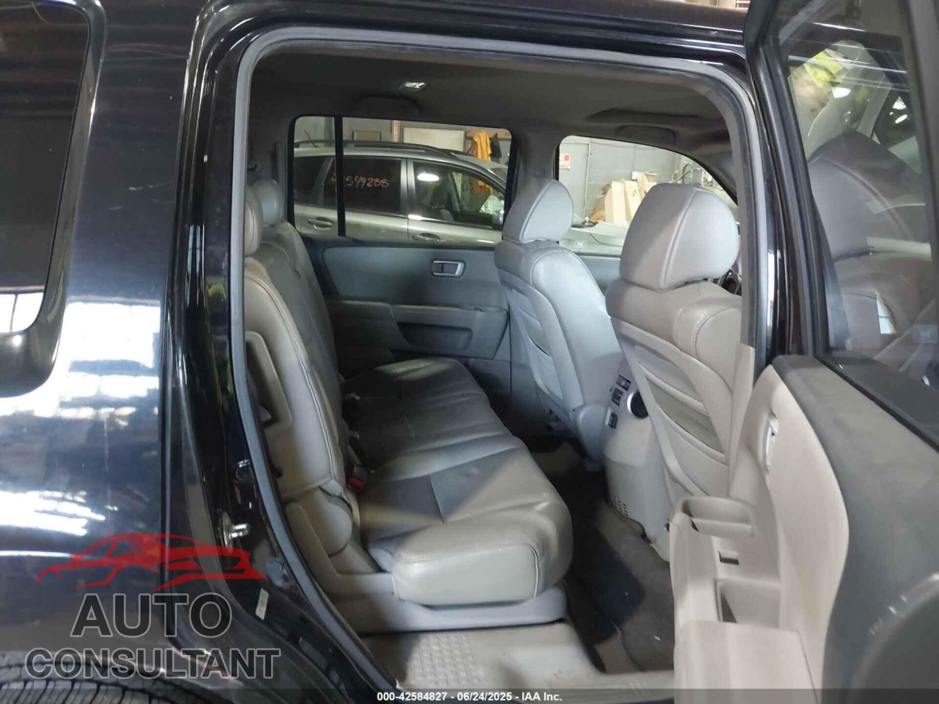 HONDA PILOT 2011 - 5FNYF4H50BB077724