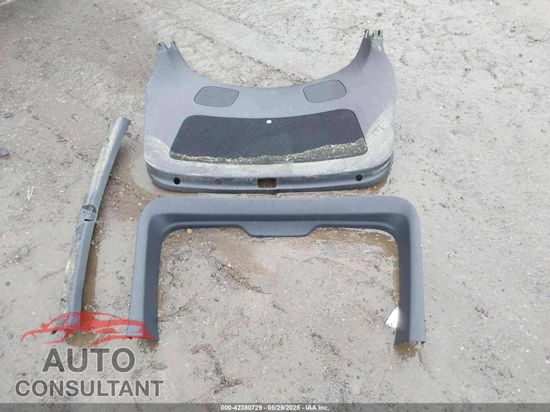 TESLA MODEL Y 2024 - 7SAYGAEE6RF988976