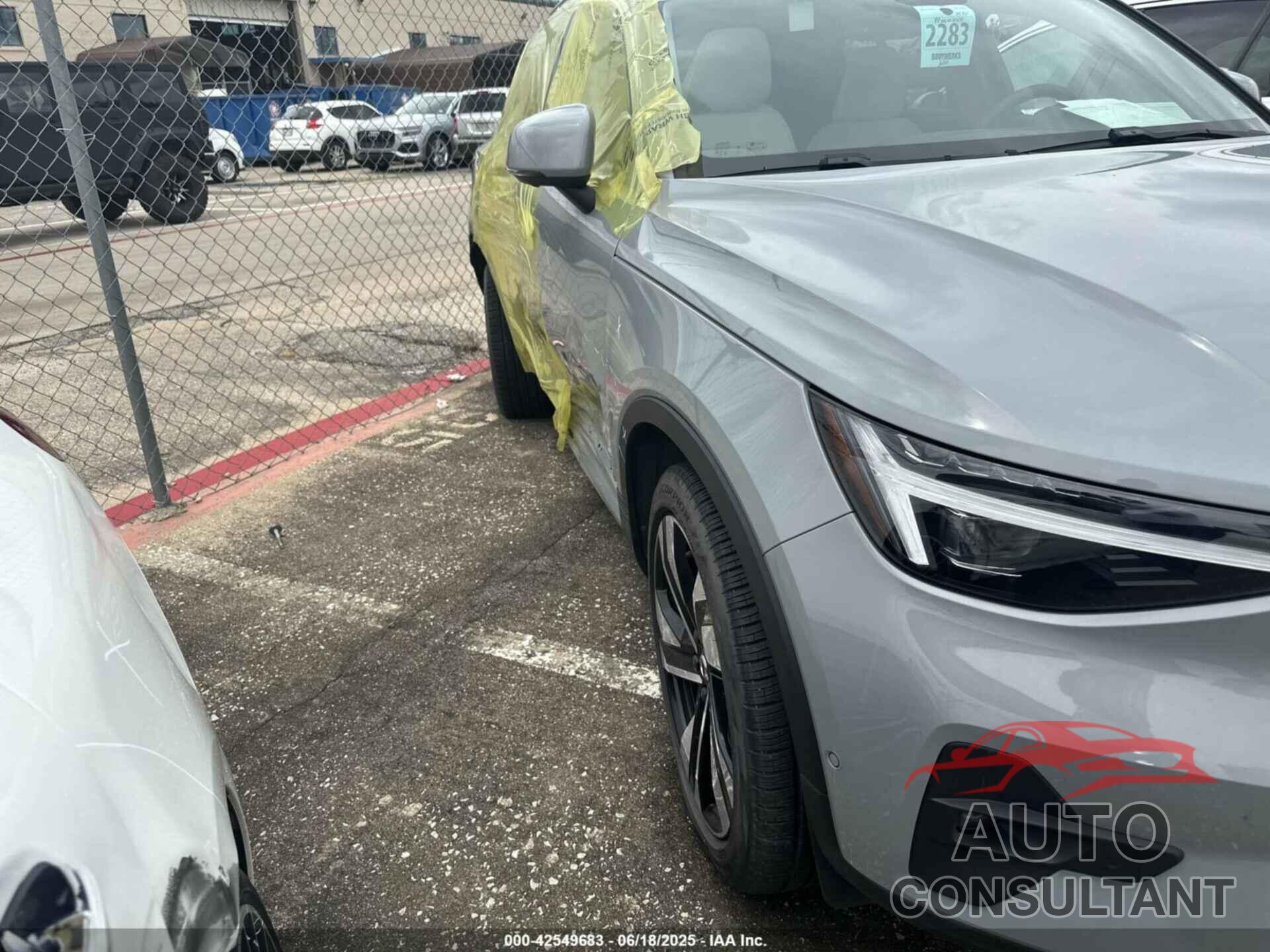 VOLVO XC40 2024 - YV4L12UE6R2238137