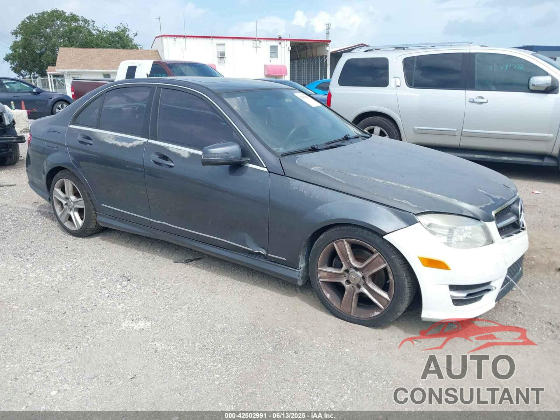 MERCEDES-BENZ C 300 2011 - WDDGF8BB2BR135530