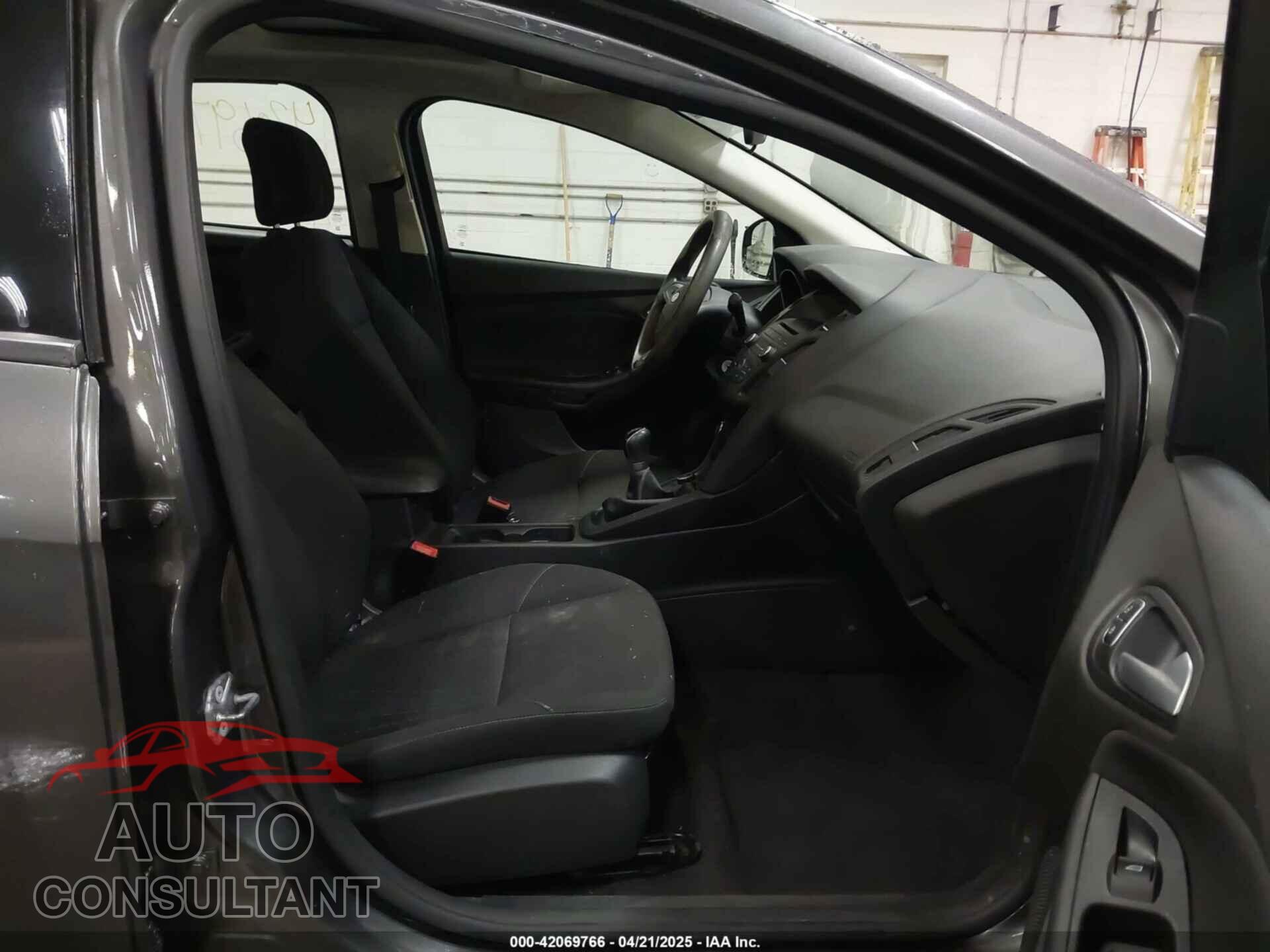 FORD FOCUS 2015 - 1FADP3F24FL362109
