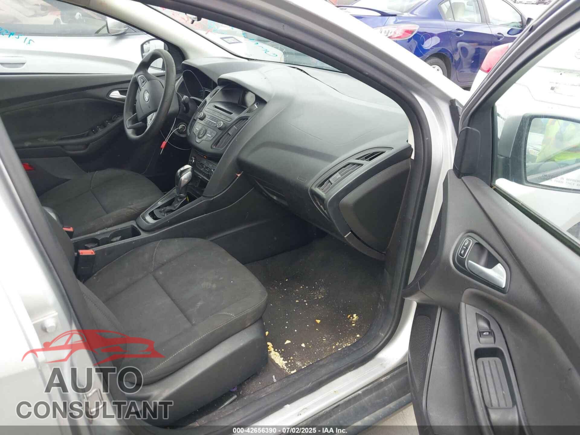 FORD FOCUS 2015 - 1FADP3F28FL270260