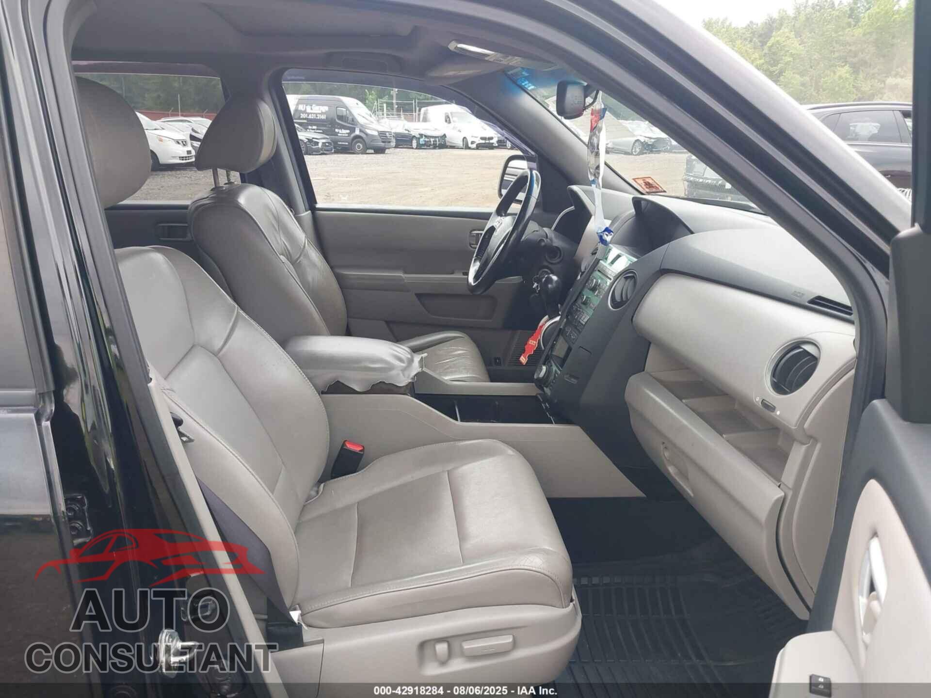 HONDA PILOT 2011 - 5FNYF4H79BB045193