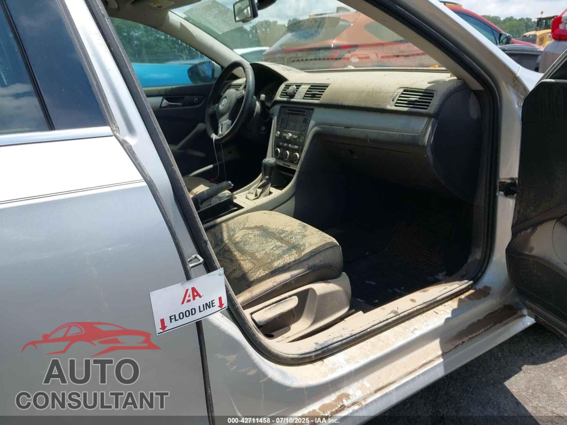 VOLKSWAGEN PASSAT 2012 - 1VWBP7A39CC009611