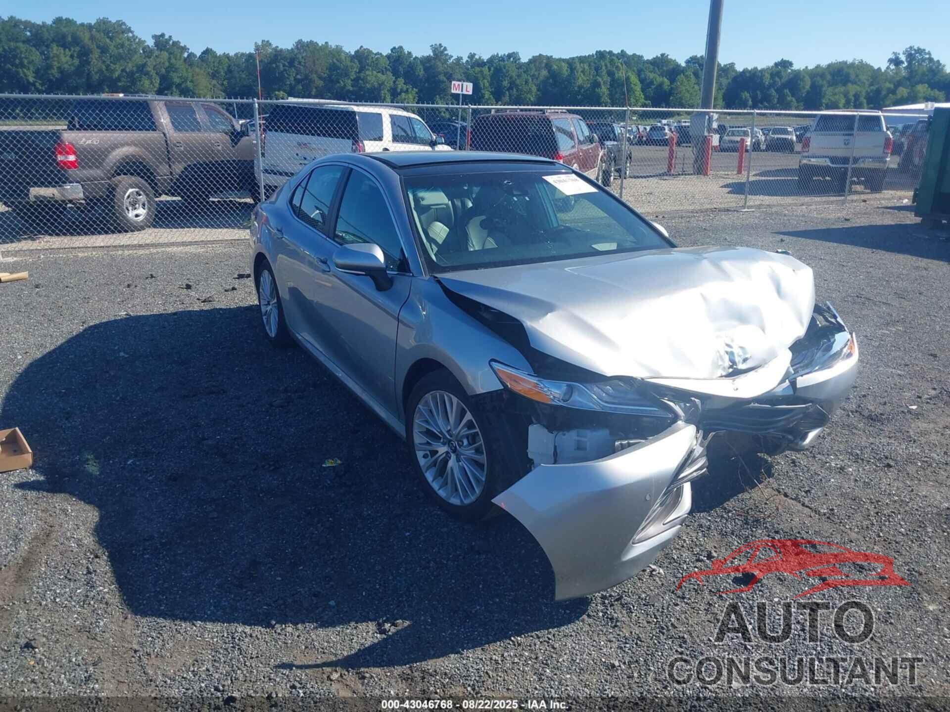 TOYOTA CAMRY 2018 - 4T1B11HK2JU073054