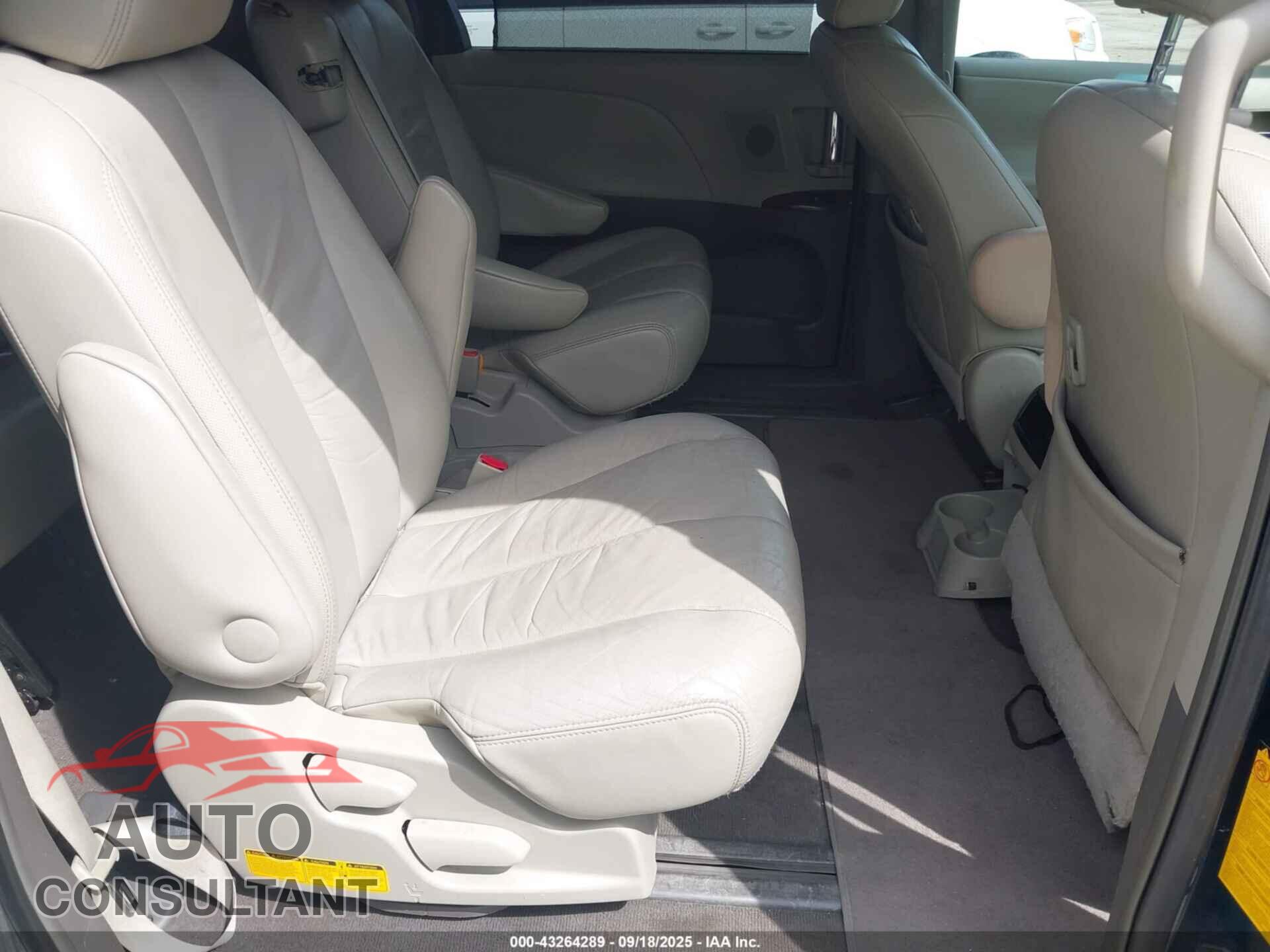 TOYOTA SIENNA 2011 - 5TDYK3DC6BS021552