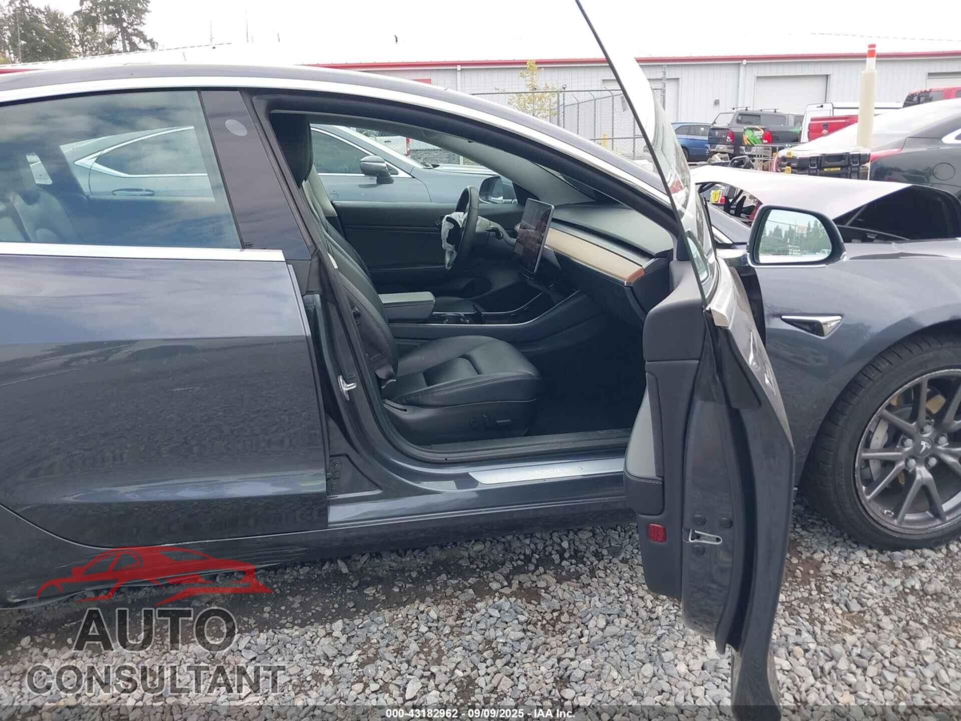 TESLA MODEL 3 2018 - 5YJ3E1EA7JF158280