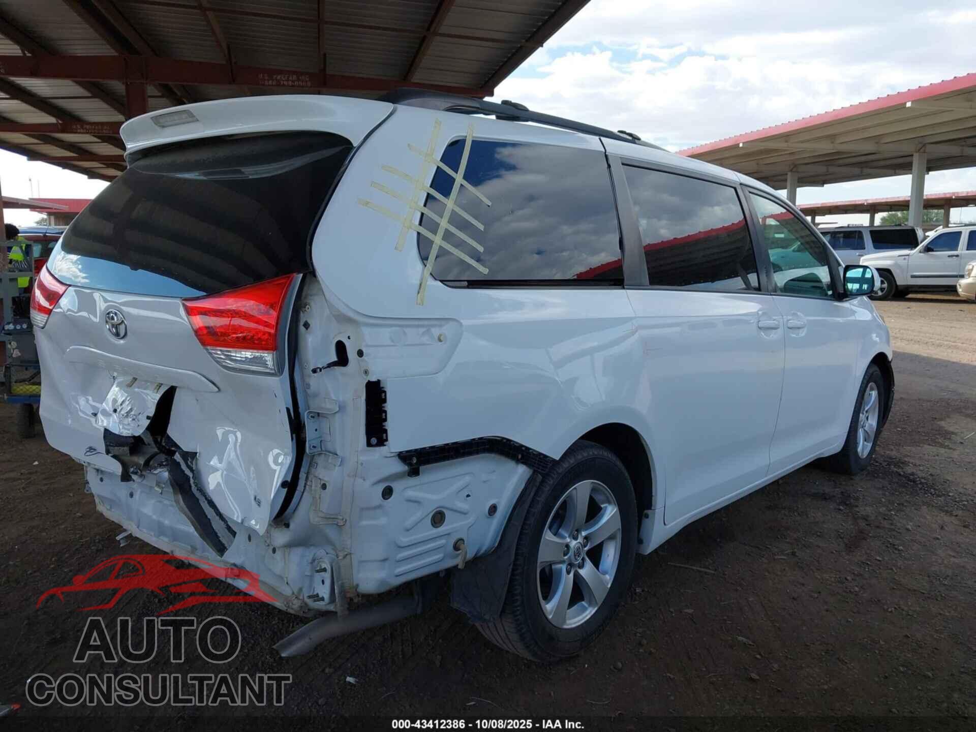 TOYOTA SIENNA 2013 - 5TDKK3DC8DS360855