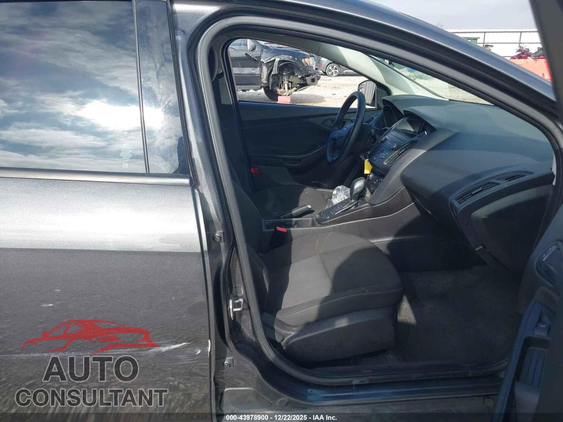 FORD FOCUS 2018 - 1FADP3E26JL321748